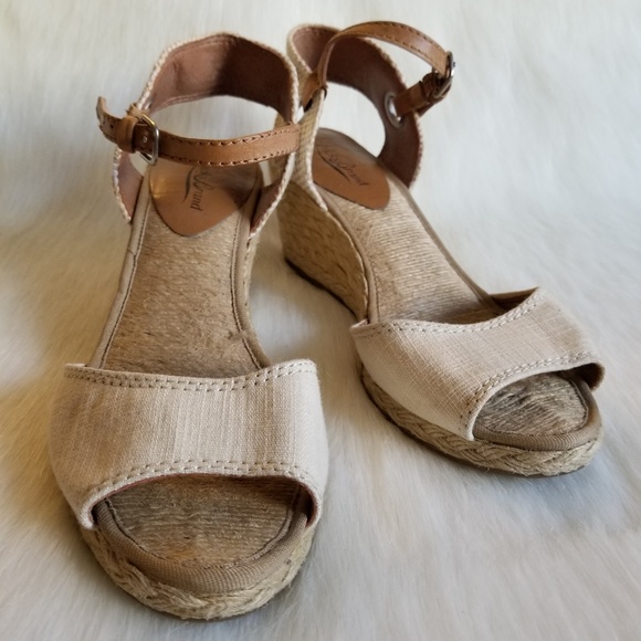 LUCKY BRAND | Peep Toe Espadrille Wedge - Picture 2 of 6